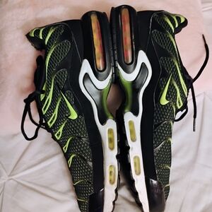 Nike Black and Green Sneakers